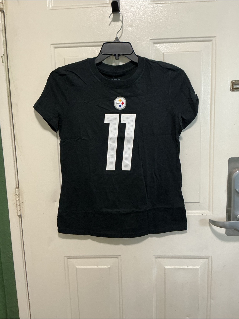 Nike Black Steelers Tee with White Number and Team Logo